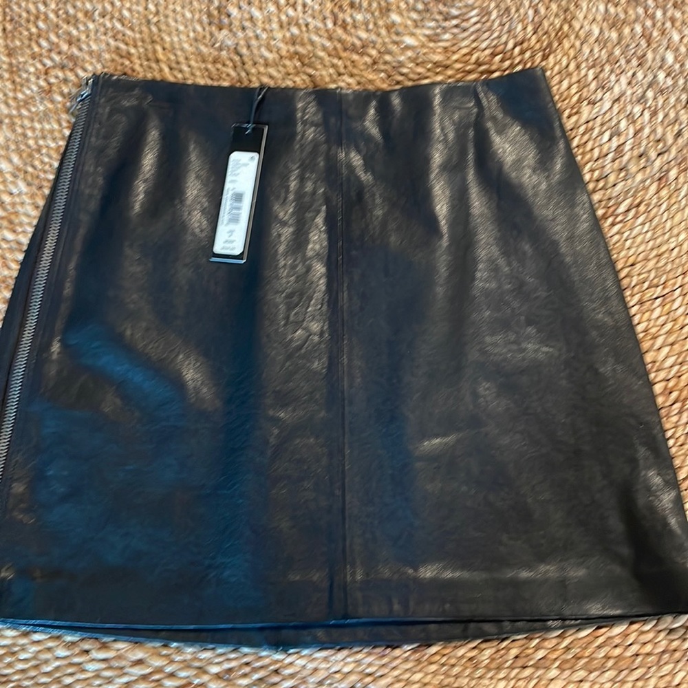 Alice olivia black leather skirt sz 2.  Nwt